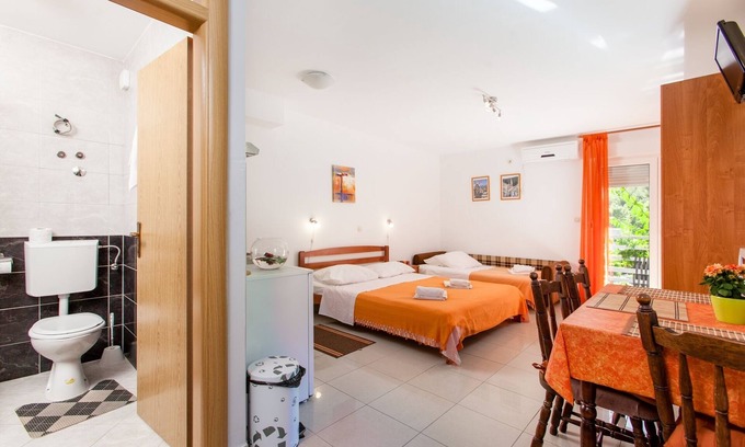 Duce Apartment | Studio flat with balcony Duće, Omiš (AS-16877-c)