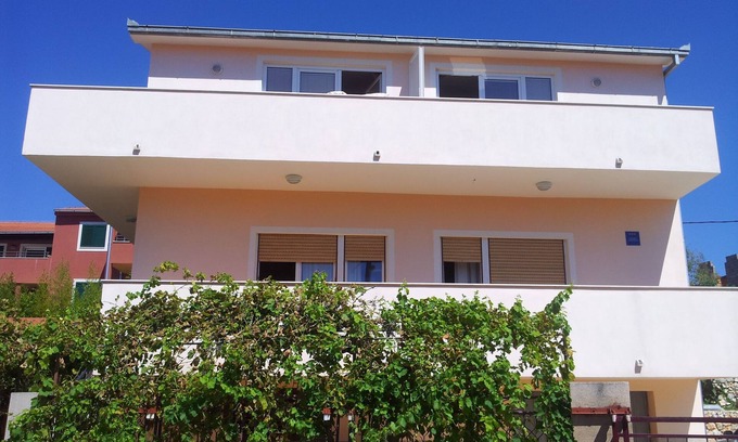 Vinisce Apartment | Studio flat with balcony Vinišće, Trogir (AS-11075-a)