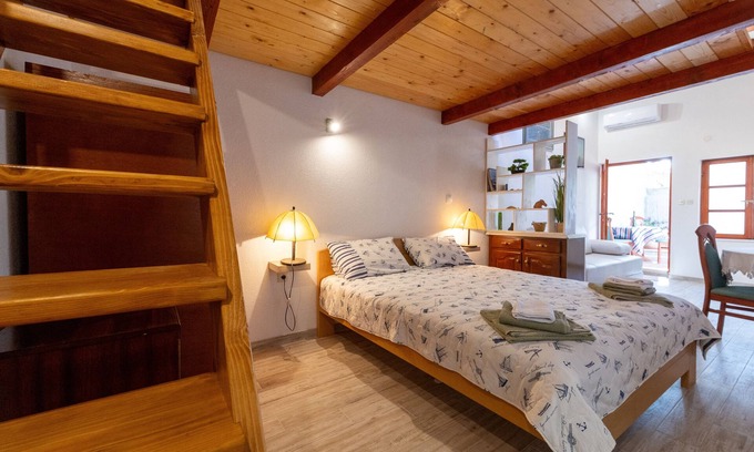 Stari Grad Apartment | Studio flat with terrace Stari Grad, Hvar (AS-22986-a)
