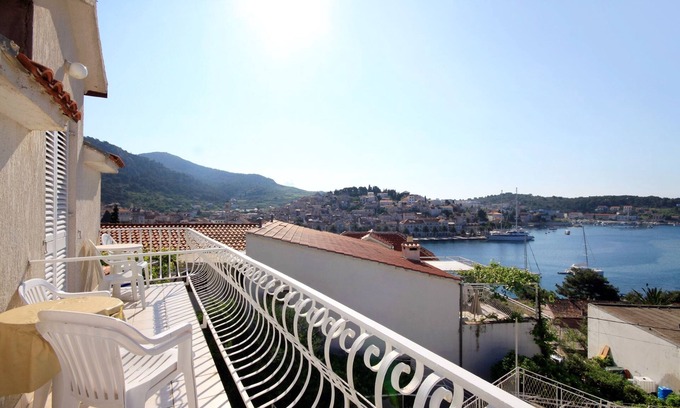 Hvar Old Town Apartment | Studio flat with terrace and sea view Hvar (AS-591-b)