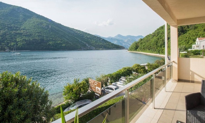 Lepetane Apartment | Studio Flat with View near Beach in Tivat