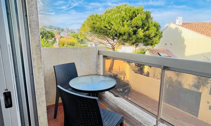 La Plage Apartment | Studio Fonctionnel Avec Balcon en Quelques pas de la Plage et Tout Commodité
