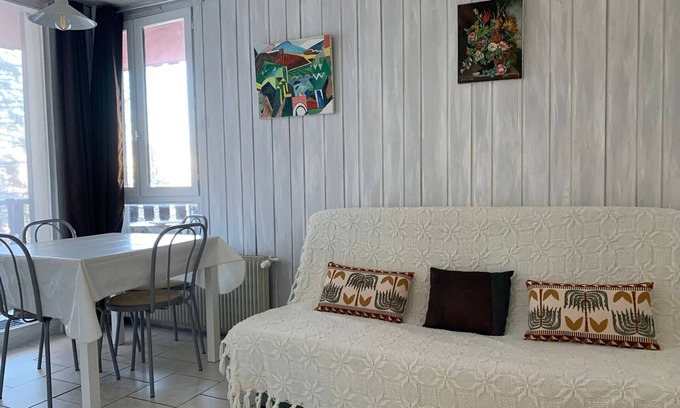 Pra Loup Apartment | Studio for 4 with balcony and private parking, near slopes