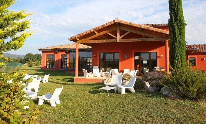 Chateauneuf-sur-Isere Apartment | Studio calme et spacieux | 2 piscines et sauna!