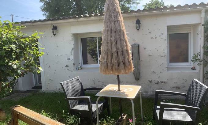 Landeronde Apartment | Studio in the countryside near the sea