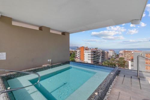 Emiliano Zapata House | Studio in Central Location, Rooftop Pool, Hot Tub, Gym, Fire Pit