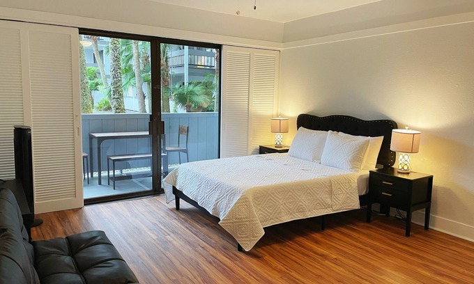 Hilo Condo | Studio in Hilo Center with Pool and Lake Views