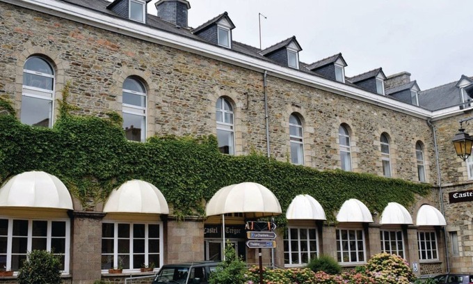 Treguier Apartment | STUDIO IN QUIET RESIDENCE