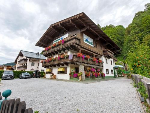 Saalbach-Hinterglemm Apartment | Studio in Saalbach near Ski Slopes