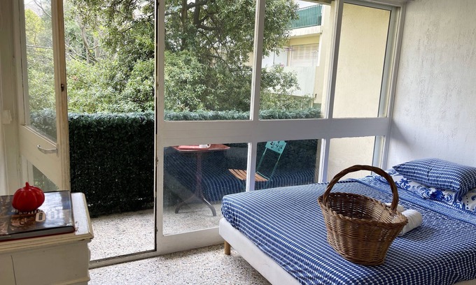 Couronne Urbaine Apartment | Studio in the heart of Aix with balcony and parking