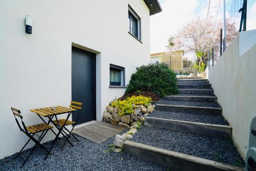Castelnau-de-Guers Apartment | Studio indépendant a 20min des plages