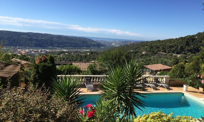 Carros House | STUDIO INDEPENDENT POOL VILLA (4 PEOPLE) FRENCH RIVIERA NICE - PANORAMIC SEA VIEW