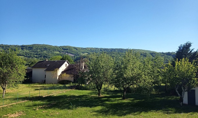 Saint-Come-d'Olt Apartment | Studio "La Clématite d'Olt" with Private Terrace and Wi-Fi