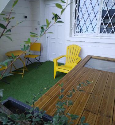 Dole Apartment | Studio, La terrasse d'Isa