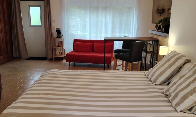 Saint-Satur Apartment | Studio located at the foot of Sancerre and close to the Pouilly vineyards
