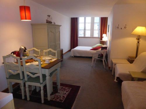 Old Town Apartment | Studio Lumineux, Coeur De Ville