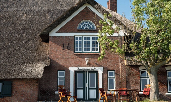 Westerhever Apartment | Studio 'Möwe' with Shared Terrace and Shared Garden