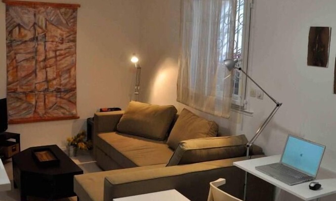 Le Busca Apartment | Studio near center and Canal du Midi, private parking, terrace overlooking garden