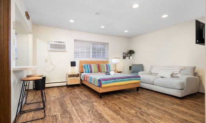 University District Apartment | Studio near High St S