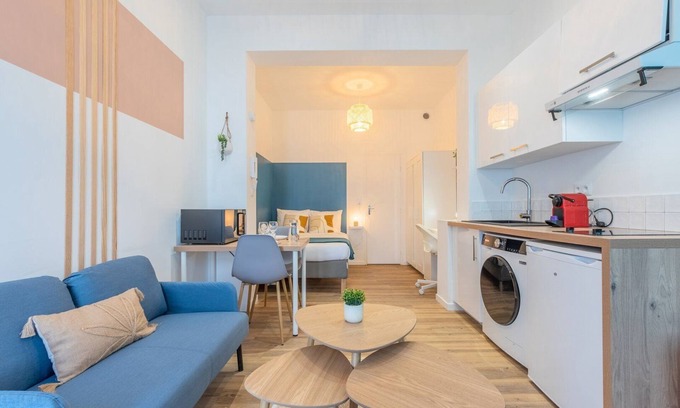 Roubaix Apartment | Studio near tram & Parc Barbieux, CHR + parking