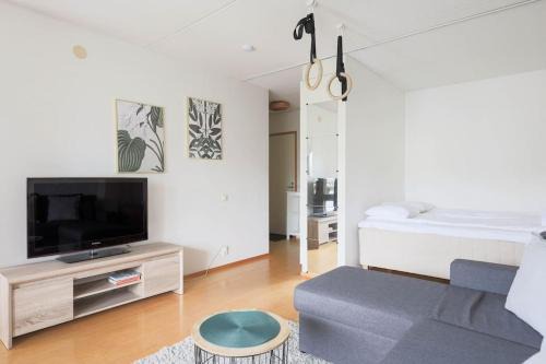 Espoo Apartment | Studio next to metro in Matinkylä, Free car park, Free WiFi