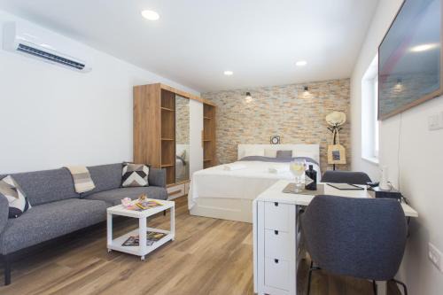 Kastel Gomilica Apartment | Studio Nomadic Kastela