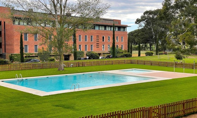 Torroella de Montgri House | Studio on Golf Course near Sandy Beaches