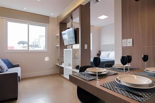 Reboucas Apartment | Studio prox shopping Curitiba Wifi, TV a Cabo e ar by UROOMS
