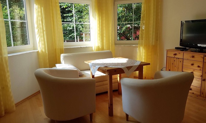 Starnberg Apartment | Studio 'Remke' with Private Terrace and Wi-Fi