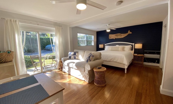 West Palm Beach Apartment | Studio steps from Intracoastal & downtown WPB with bikes