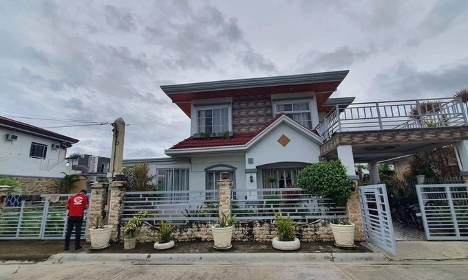 Lapu-Lapu Bed & Breakfast | Studio type bed and breakfast with pool