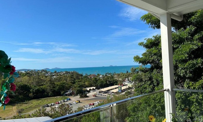 Airlie Beach Condo | Studio Unit with ocean views private home
