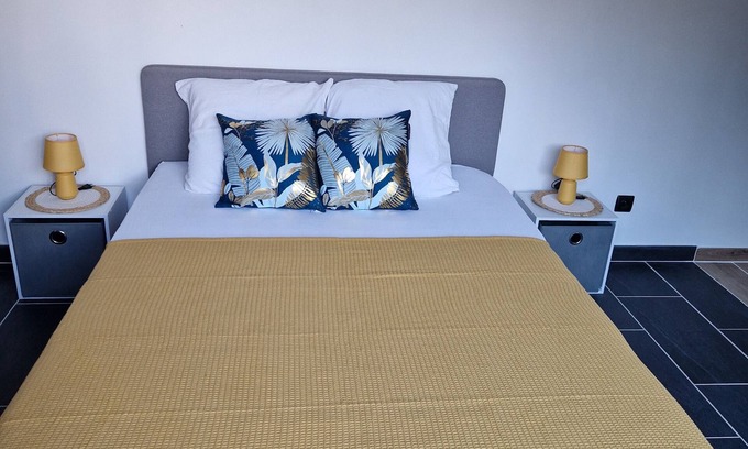 Saint-Amand-Montrond Apartment | Studio Vacances 2 Pers