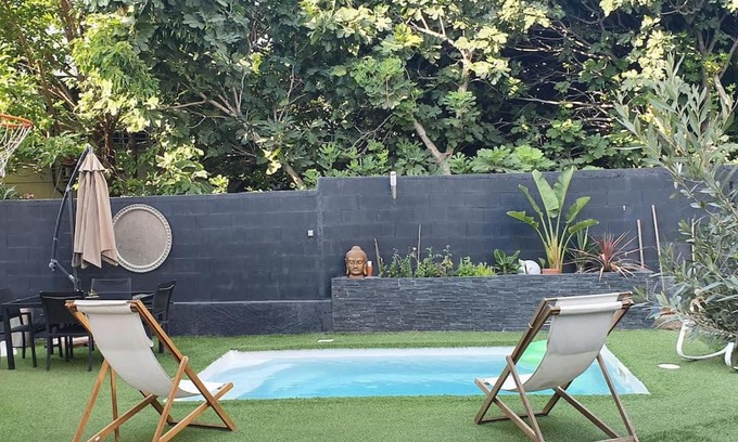 11th Arrondissement Apartment | Studio-Valentine climatisée avec piscine chauffée