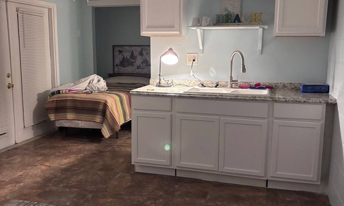 Siesta Key Apartment | Studio with AC in Siesta Key close to everything!