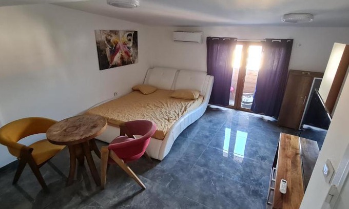 Centar Apartment | Studio with free parking