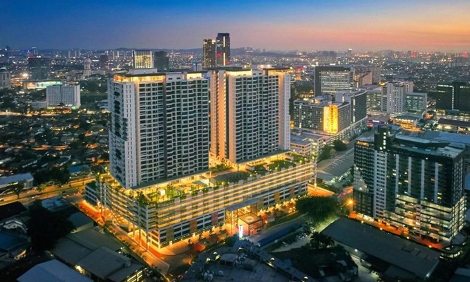 Sungai Buloh Apartment | Studio with KLCC View by Gavin