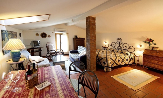 Vinci Apartment | Studio with private balcony, great views, wifi, shared pool, close to village