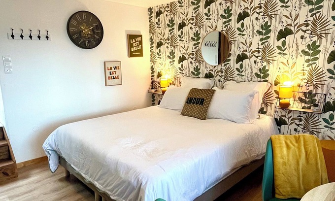 Vollore-Ville Apartment | Studio with separate entrance on a 9-hectare estate
