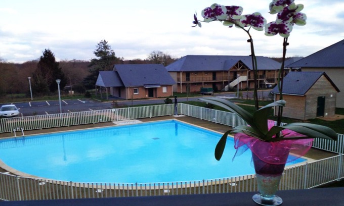 Saint-Gatien-des-Bois Apartment | Studio with swimming pool just outside Honfleur