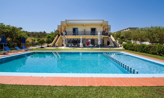 Pyrgos Psilonerou Hotel | Studios Kydonia