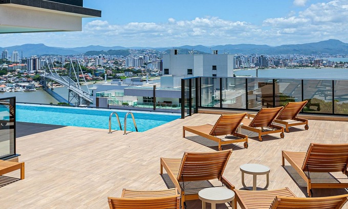 Centro Apartment | Studios Tower by Viva - Prédio com piscina e estacionamento no centro de Floripa