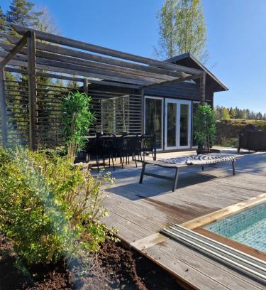 Tungelsta House | Stuga på landet med egen pool, vedeldad badtunna och bastu