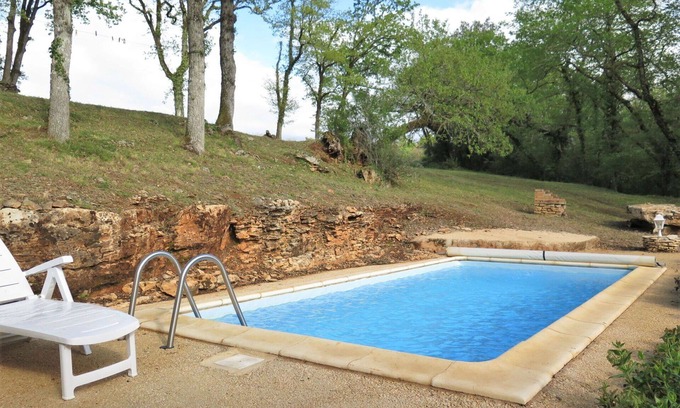 Blanquefort-sur-Briolance House | Stunning private villa for 4 guests with private pool, WIFI, TV, terrace, pets allowed and parking