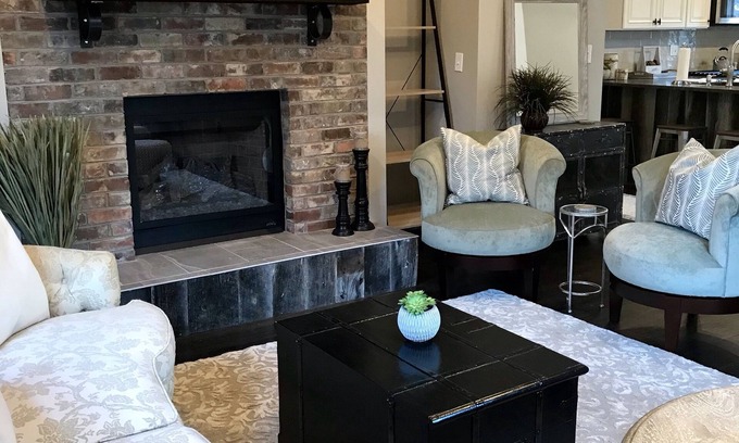 Historic Montford House | Stunning 1902 Historic Montford Cottage, Walk to downtown Asheville!