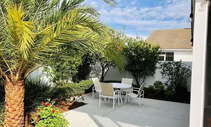 Lake Sumter Landing Villa | Stunning 2/2 Villa in Creekside Landing adjacent to Lake Sumter Landing w/Cart