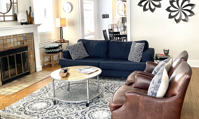 Country Club Condo | Stunning 2 Bedrm in Country Club North, steps to Cherry Creek close to Downtown