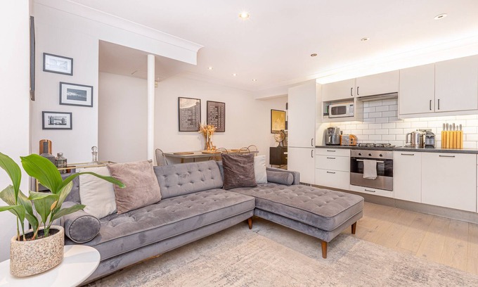 Kilburn Apartment | Stunning 2BR Flat w/private Garden, Kilburnn
