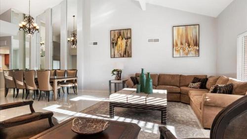 Villa La Playa House | Stunning 3-Bdrm in Great location wPool