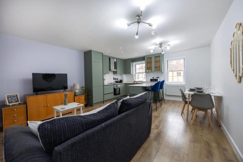 Reading Apartment | Stunning 3BR, Free Parking, near Town Center, Long term discoun